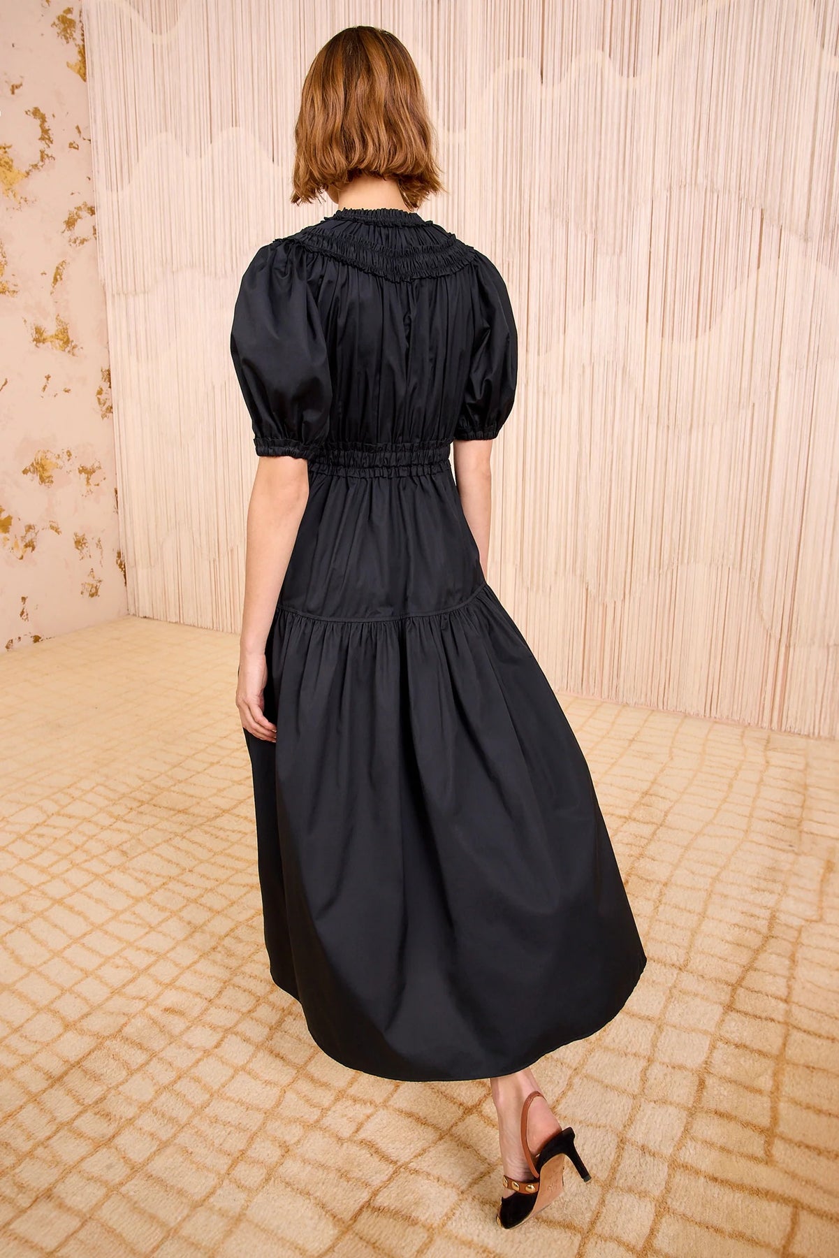 Othella Short Sleeve Midi Dress - Svart