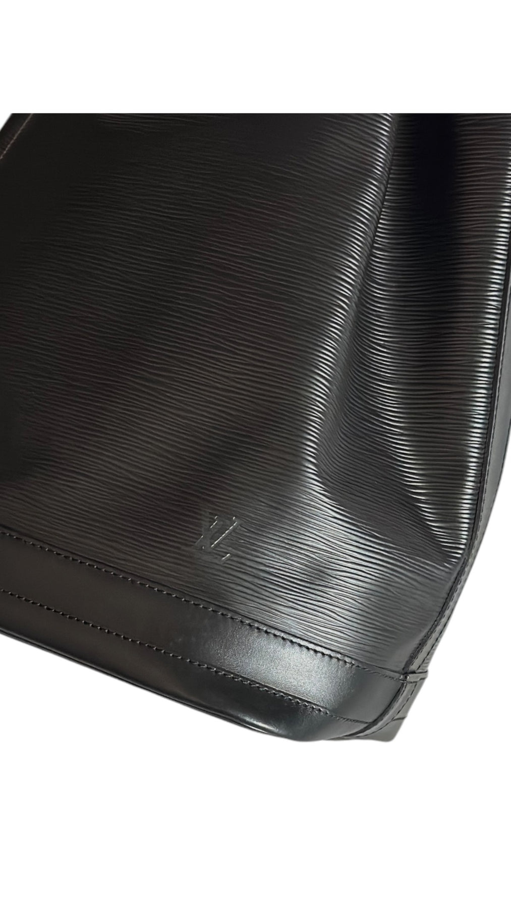 Louis Vuitton Noé Epi Gm Shoulder Bag - Black