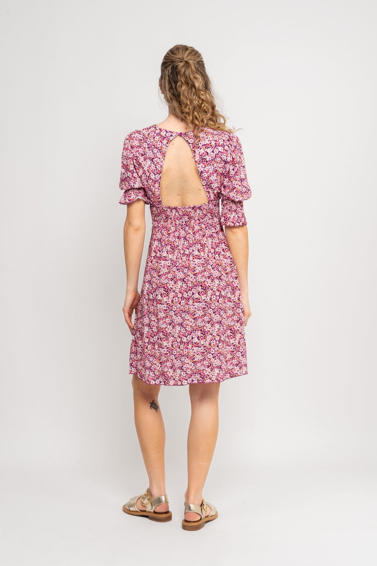 Koko Dress Short Open Back Short Sleeves - Lilac Bordeaux Big Flower