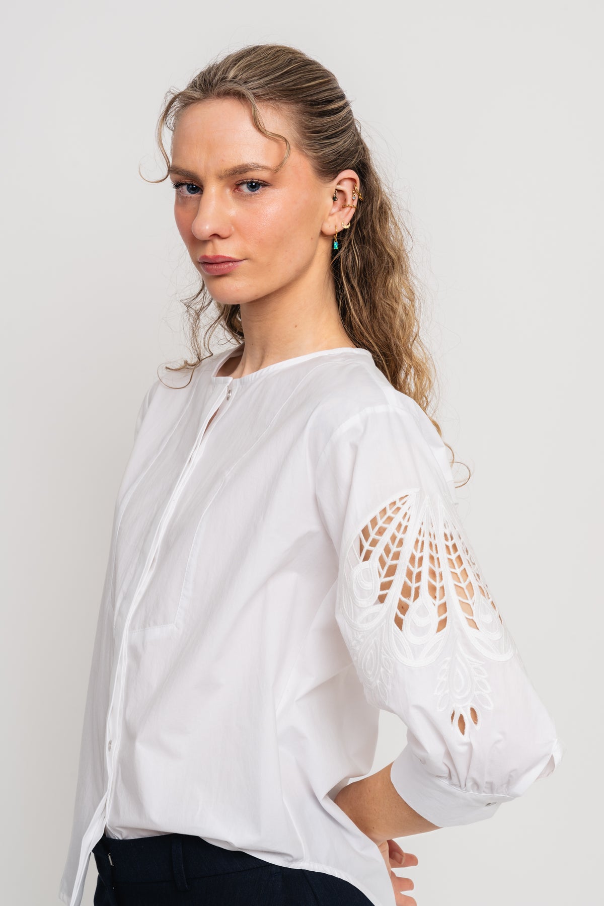 KelliseCC Lace Cut Shirt - Vit