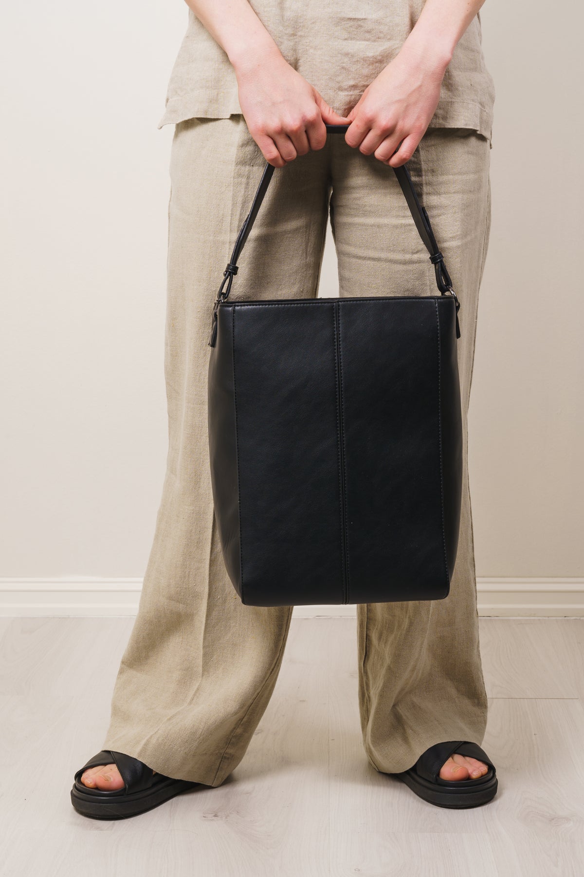 Casset Structure - Abstract Black