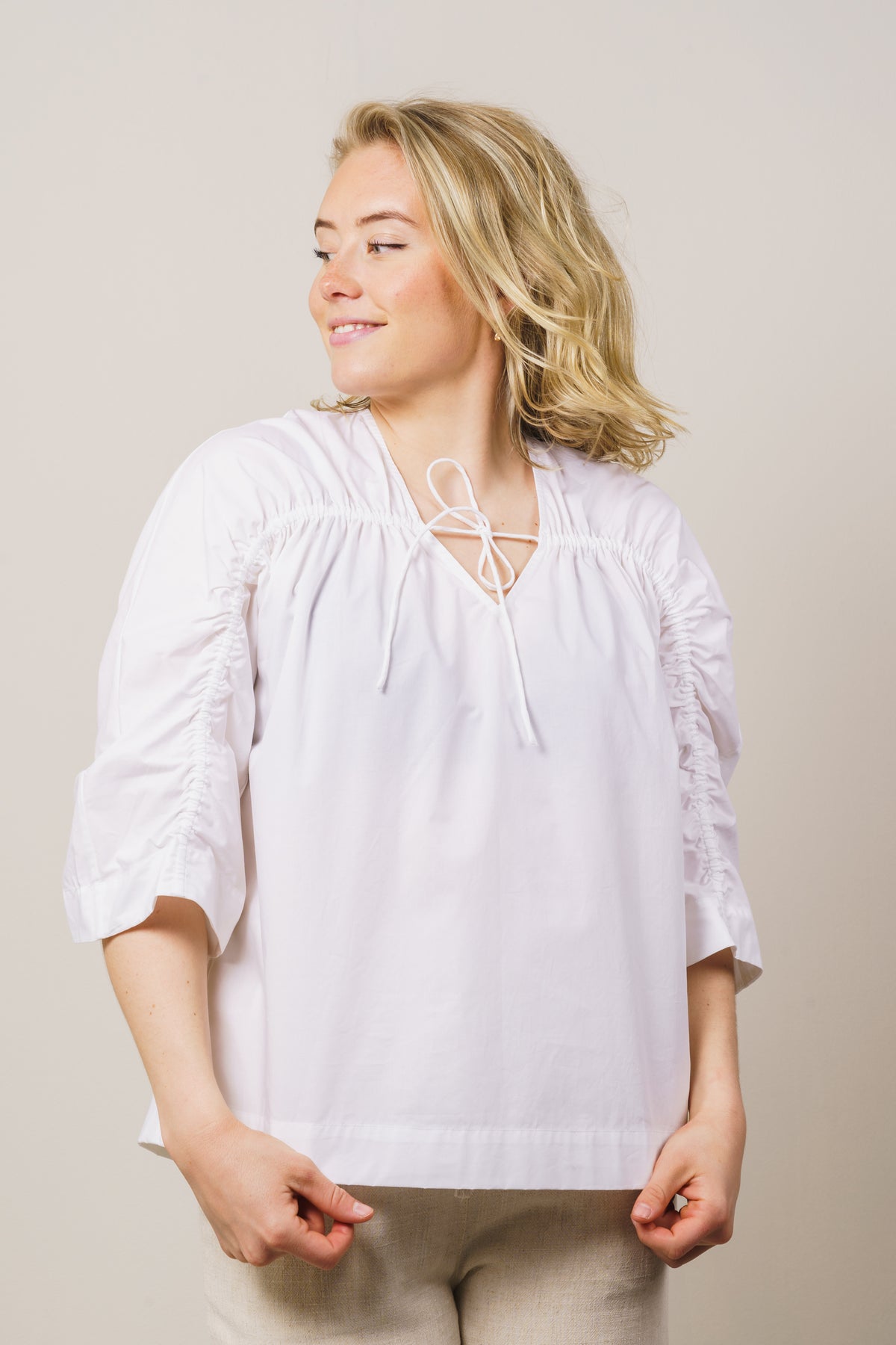 Bradie 3 - White