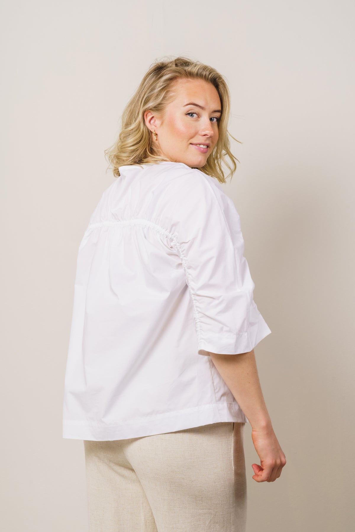 Bradie 3 - White
