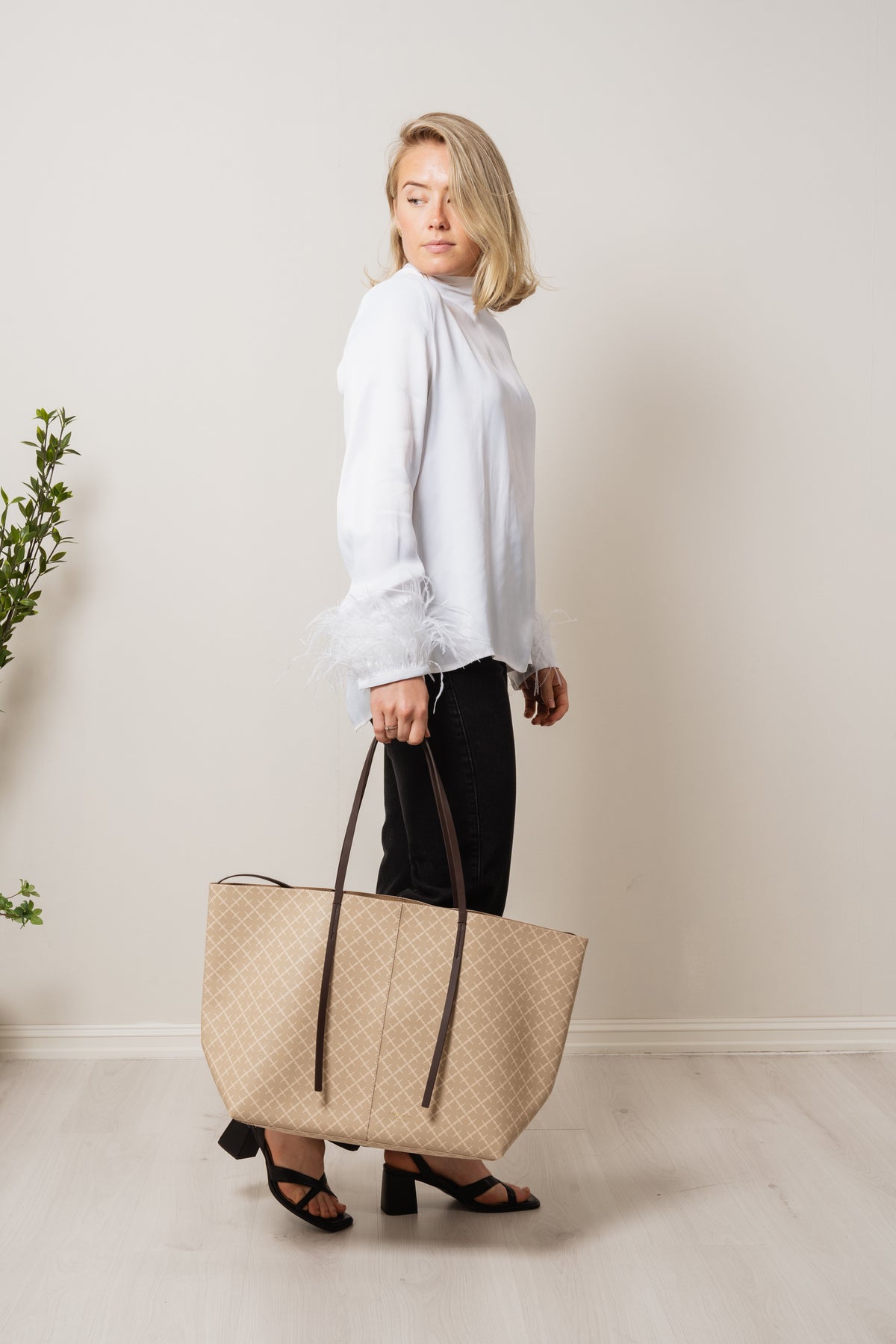 Abi Printed Tote Bag - Feather