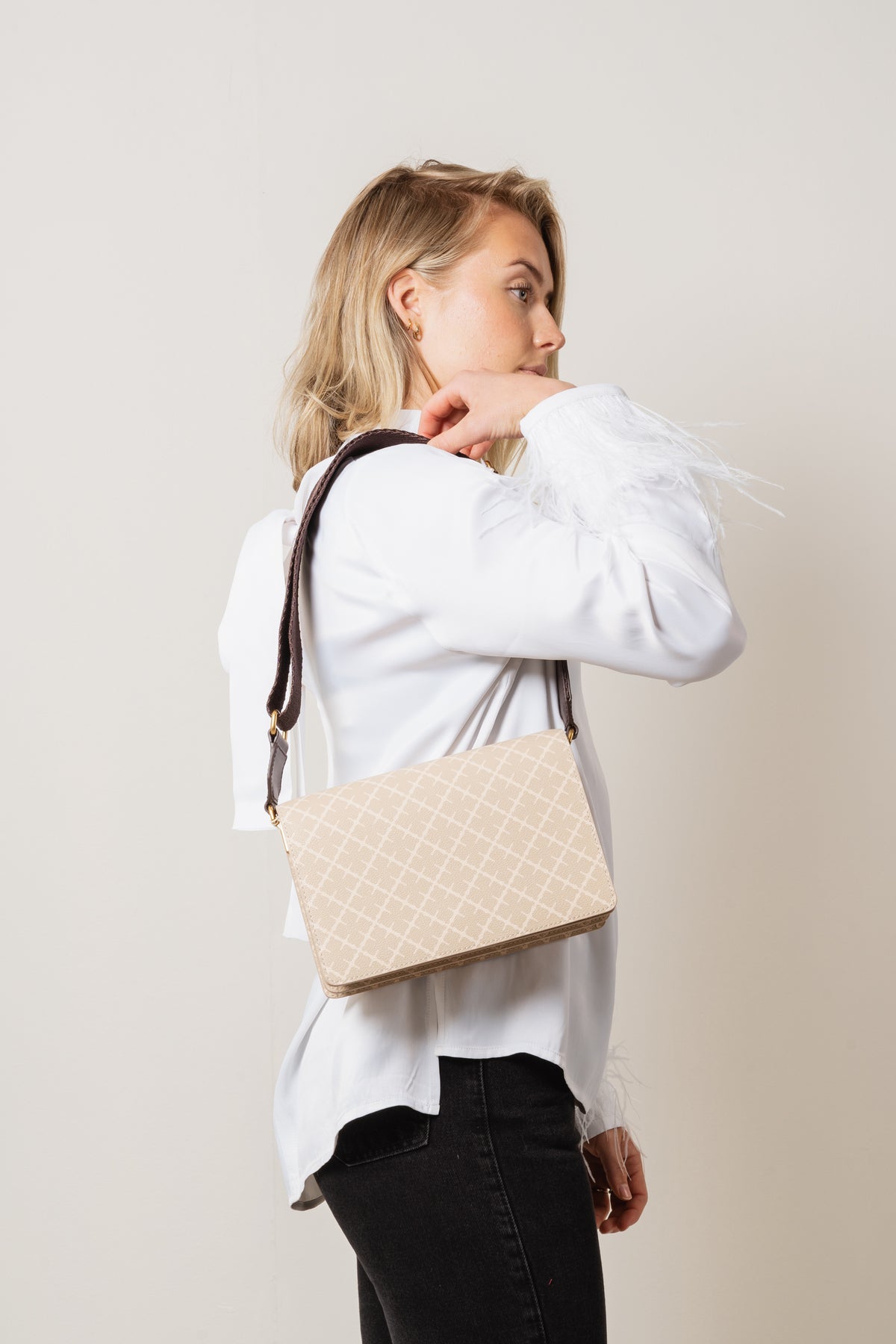 By Malene Birger Loenna Axelväska