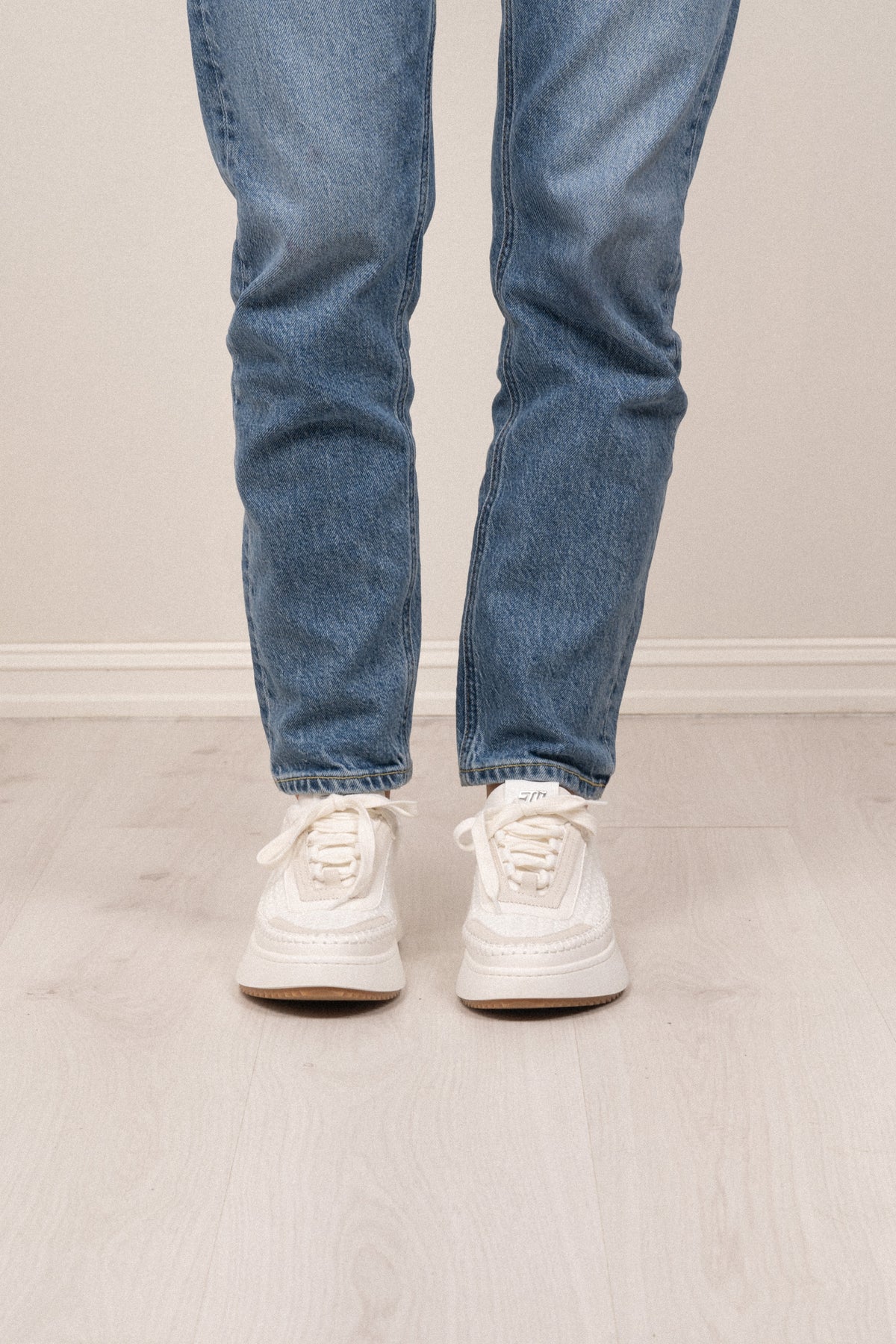 Doubletake Sneaker - White/White