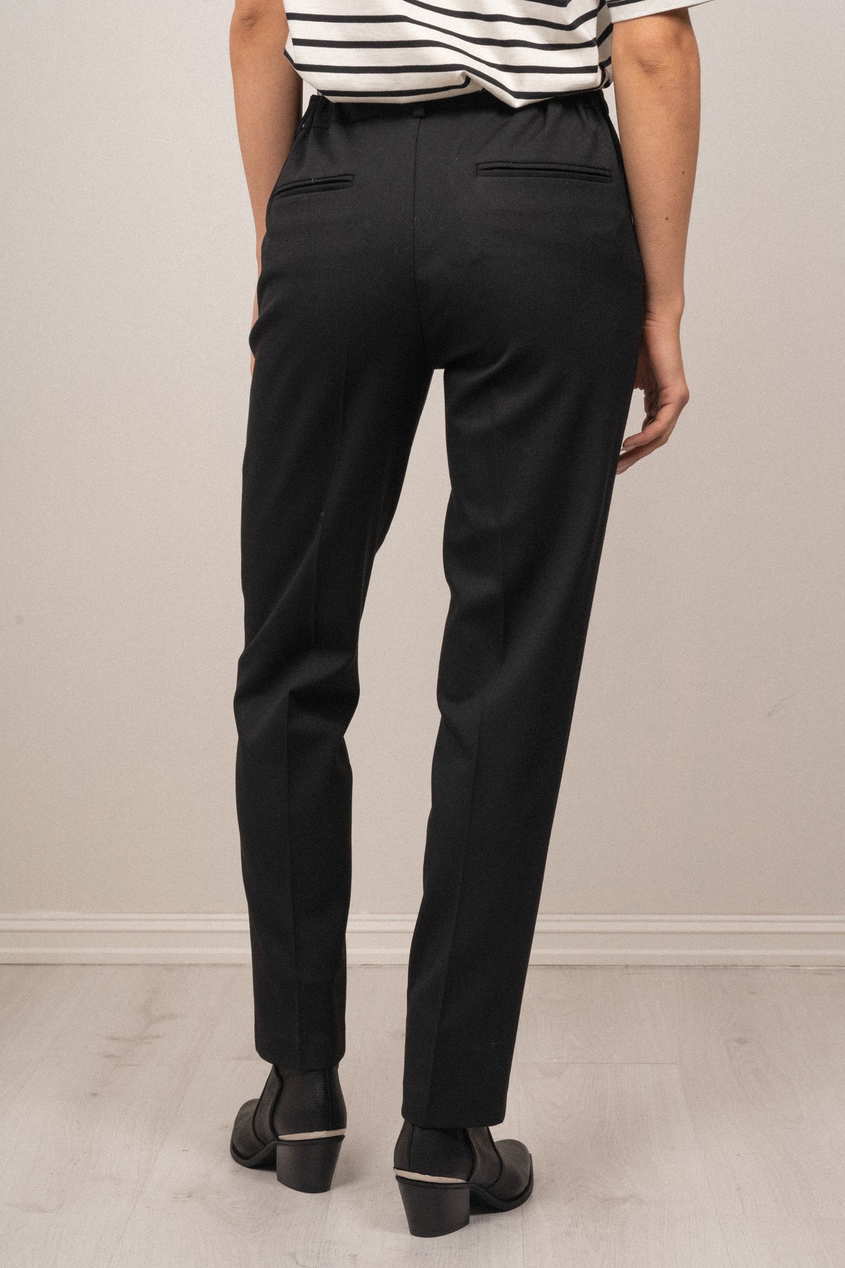 3596 Dori Relax - Ebony Black