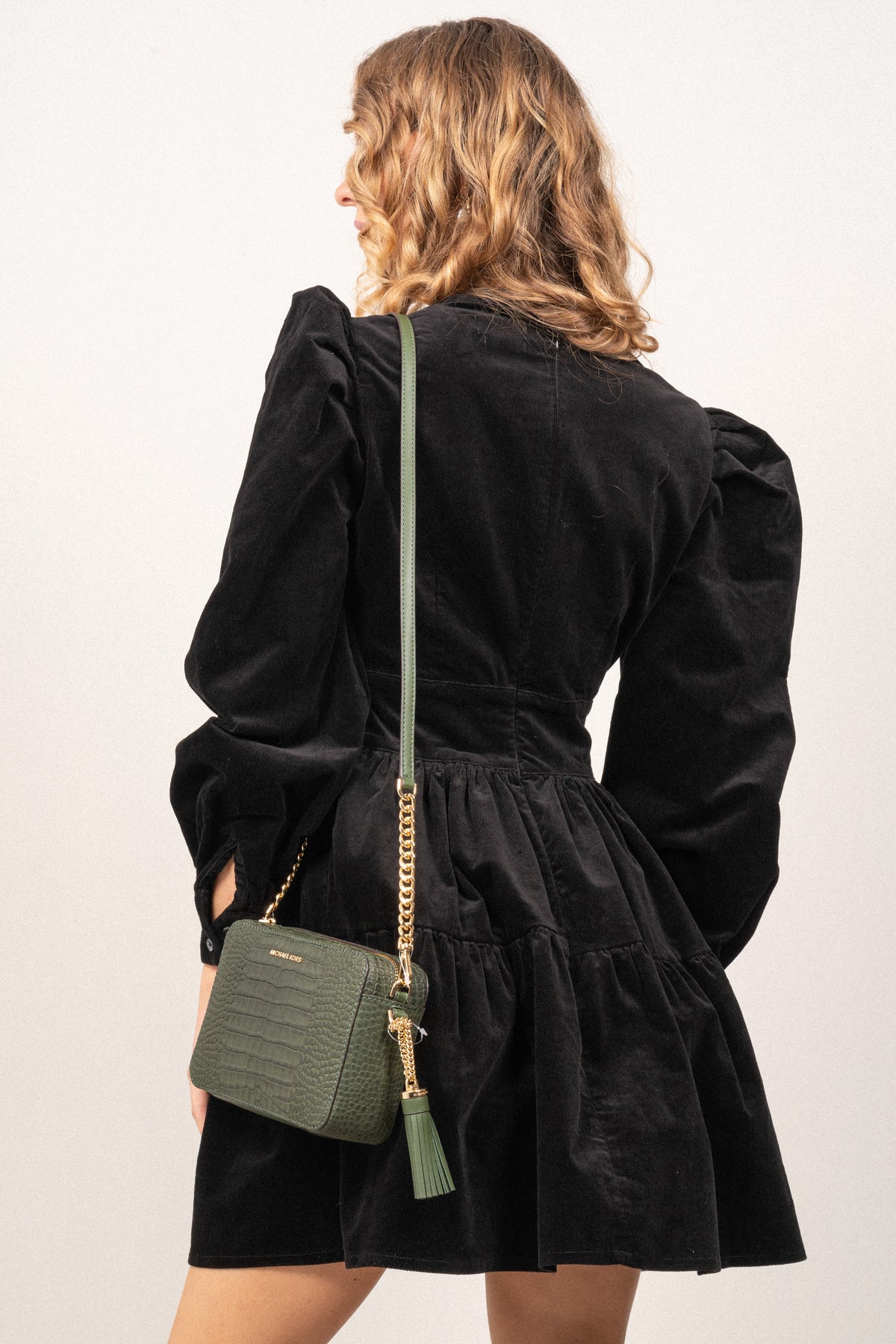 Jet Set Medium Nubuk Logo Crossbody Bag - Amazon Green