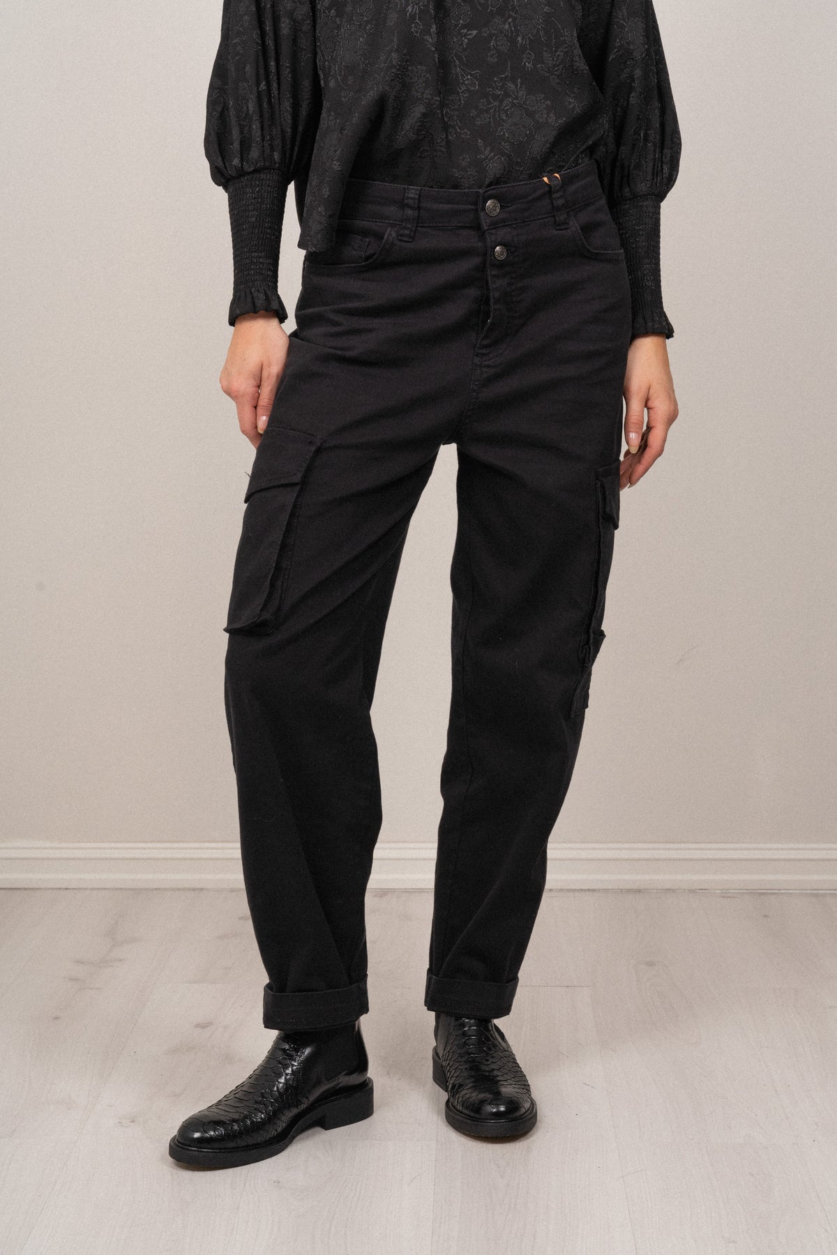 Adeline Cargo Pant Regular - Svart