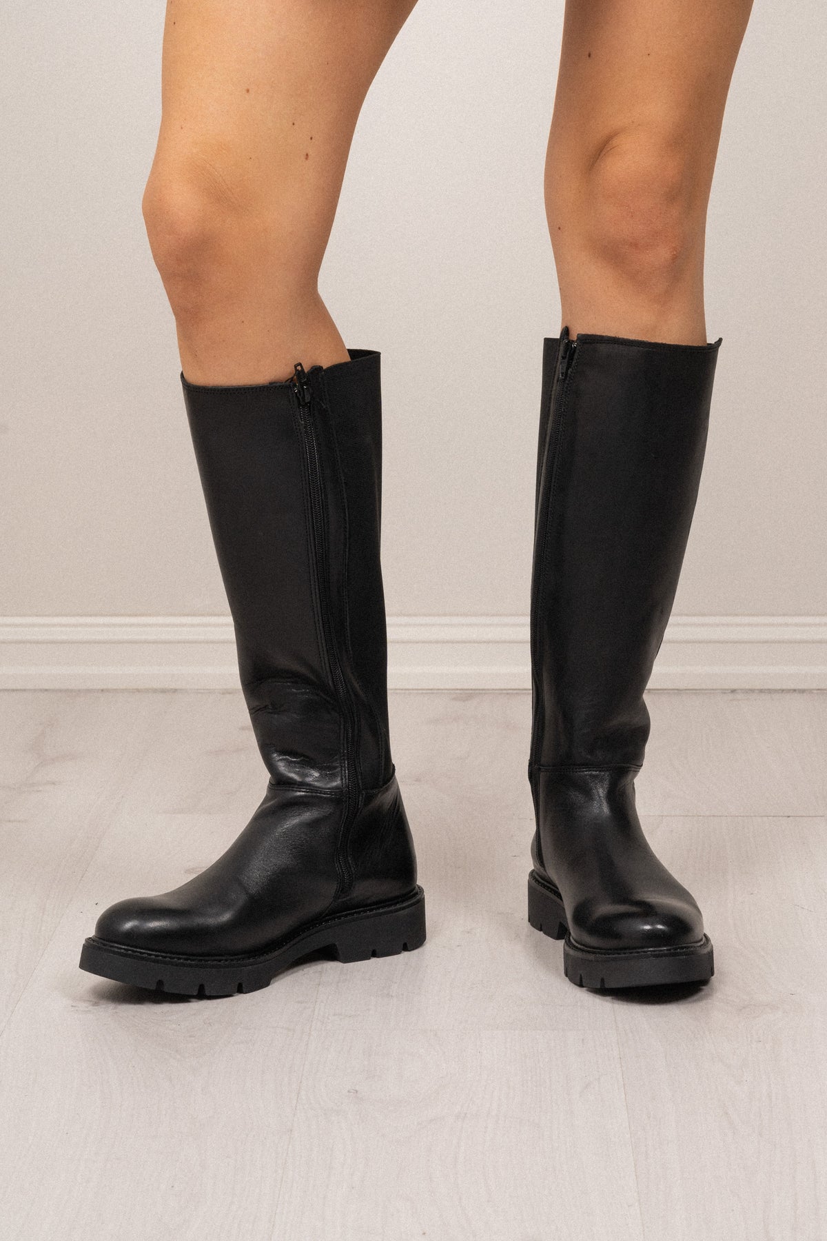 Biaothilia Knee High Elastic Boot - Black