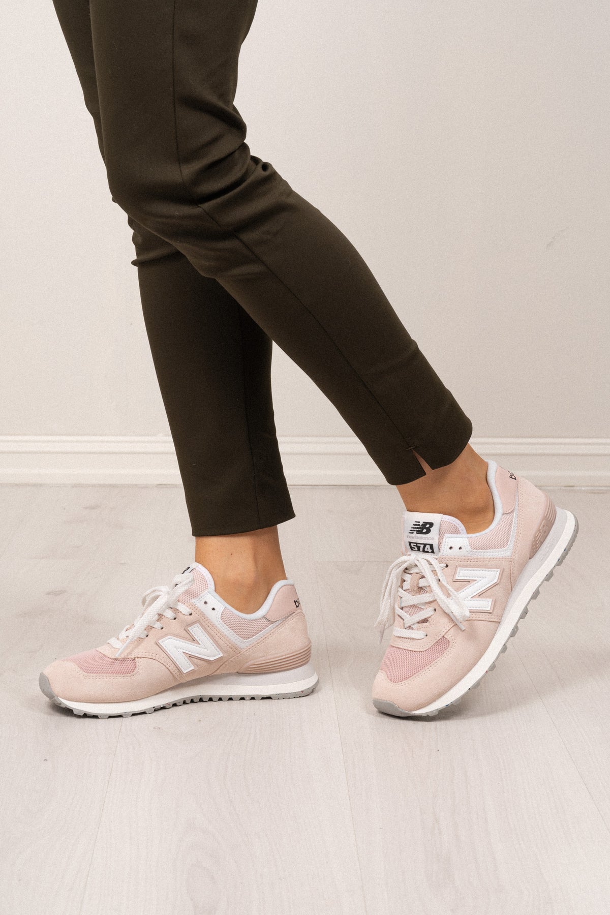 574 - Alpha Pink U574FPP