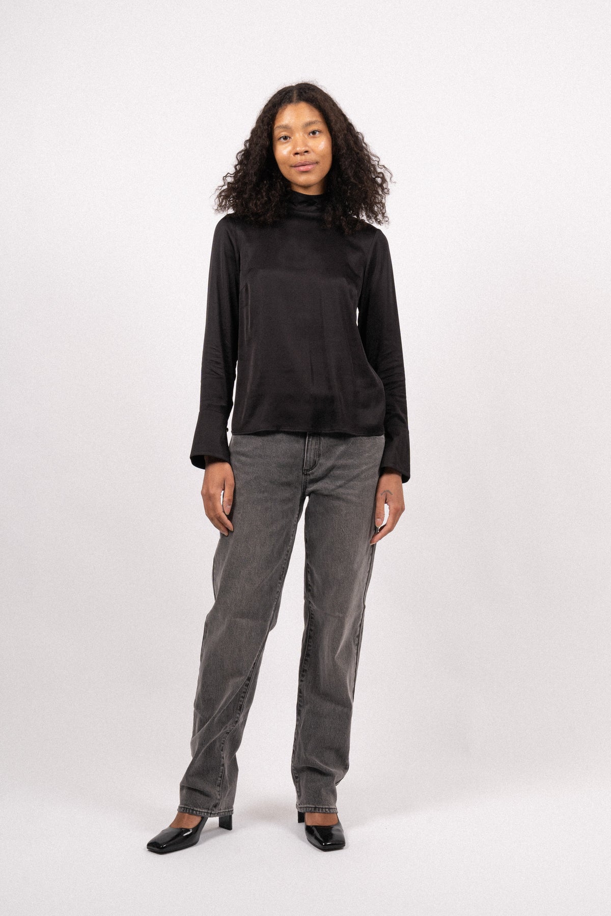 Ivy LS Satin Top B - Black