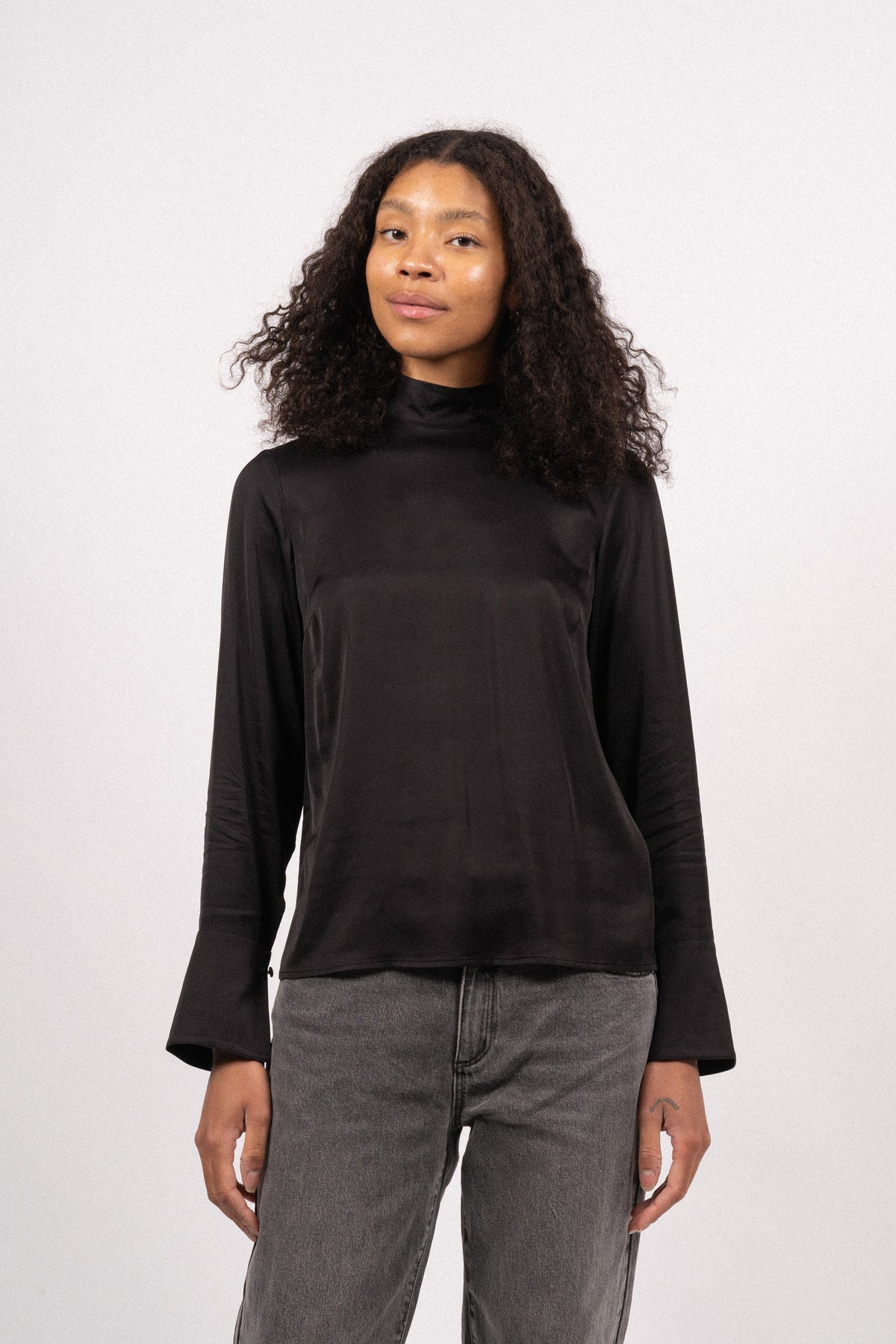 Ivy LS Satin Top B - Black