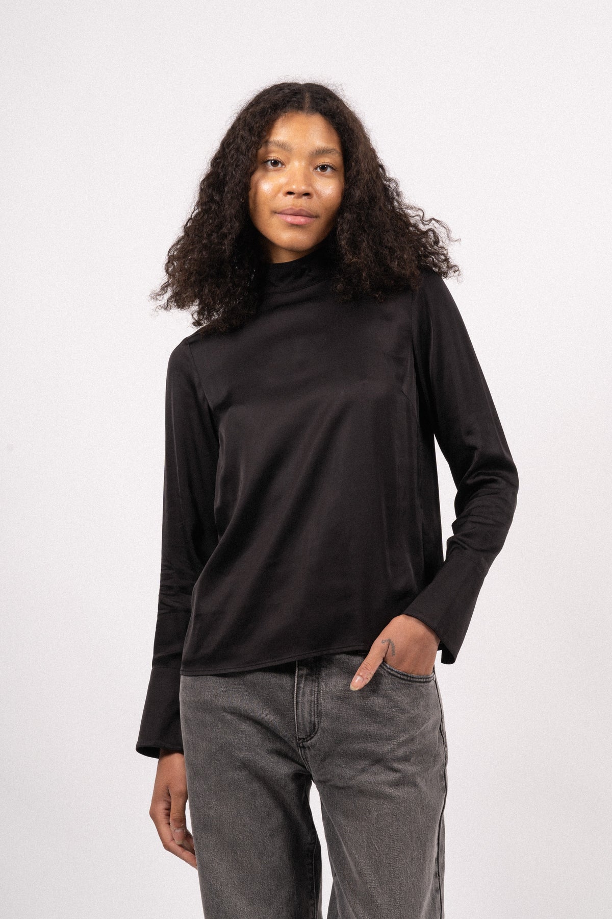 Ivy LS Satin Top B - Black