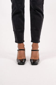 A5582 - Black Naplack
