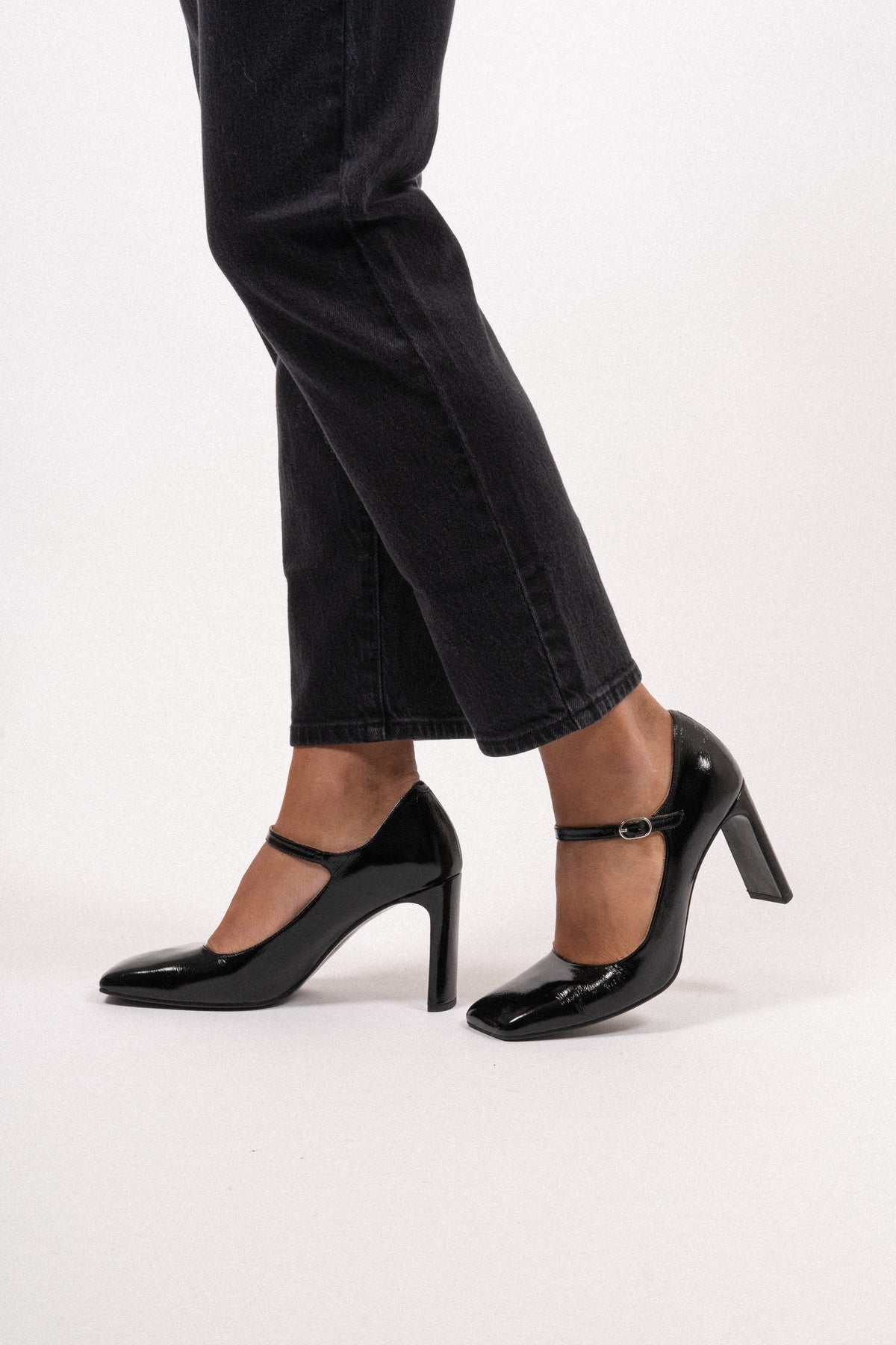 A5582 - Black Naplack
