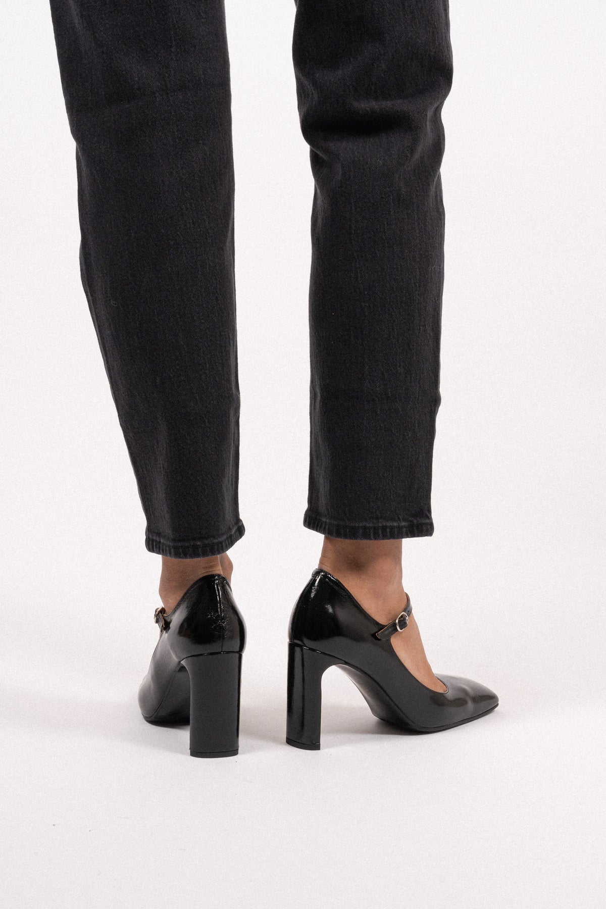 A5582 - Black Naplack