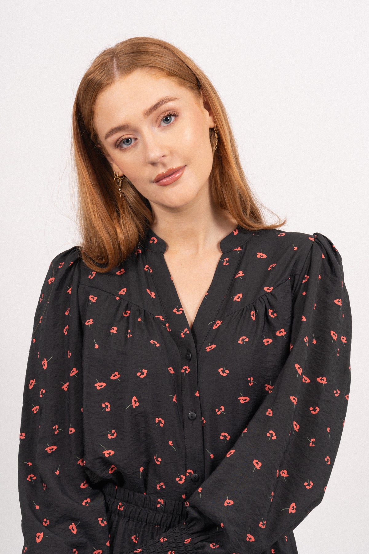Vinaya Ladonna Shirt Aop - Black Flower