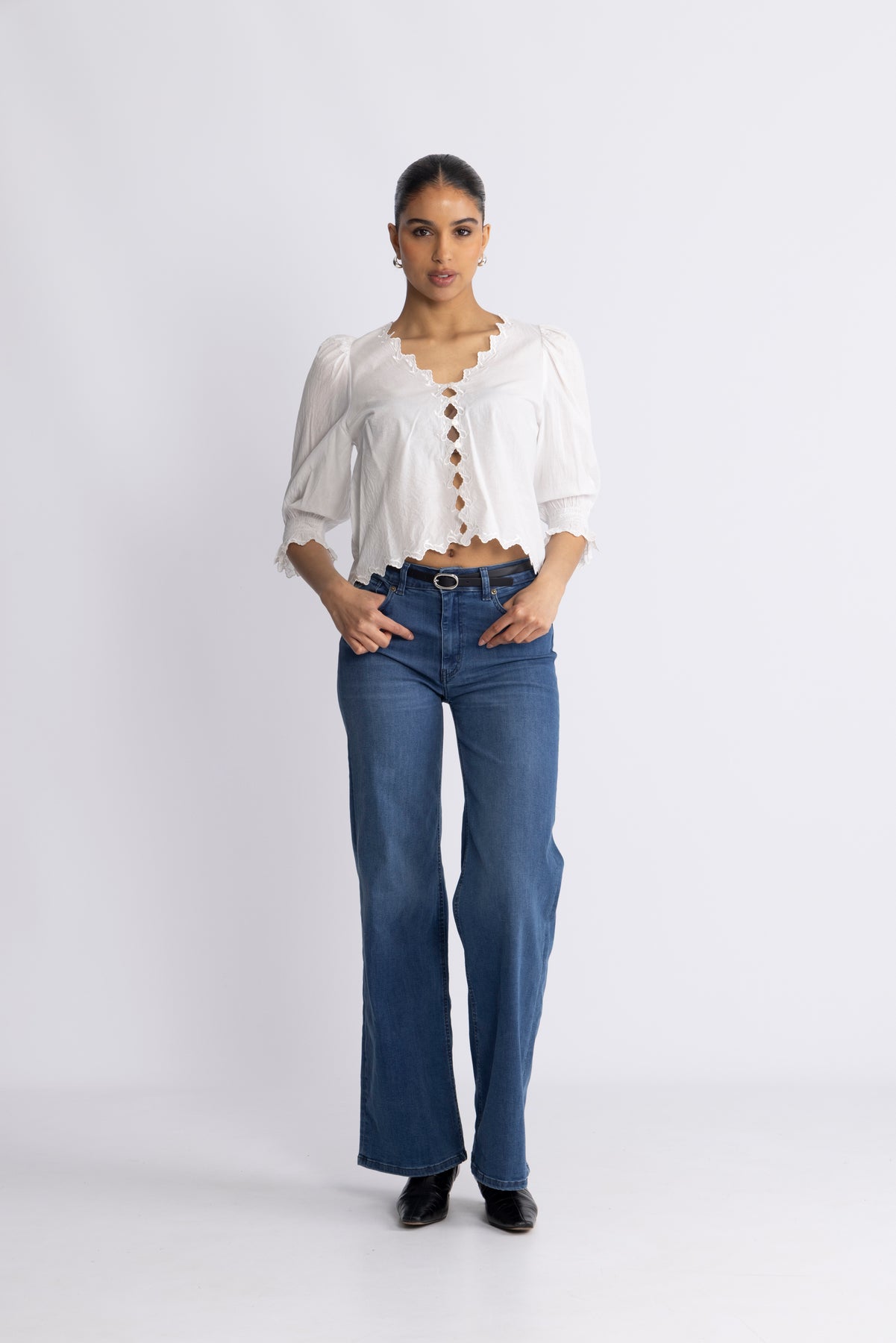 Gemmacc Embroidery SS Shirt - Vit