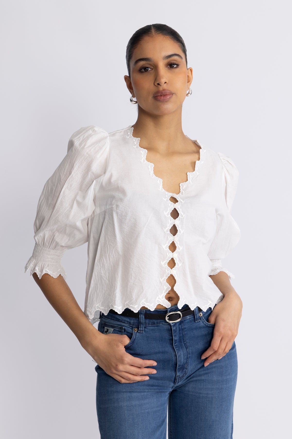Gemmacc Embroidery SS Shirt - Vit