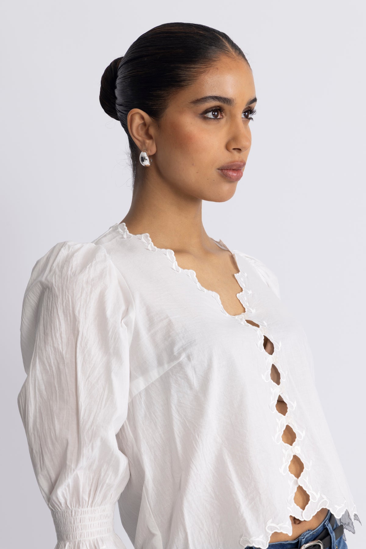 Gemmacc Embroidery SS Shirt - Vit