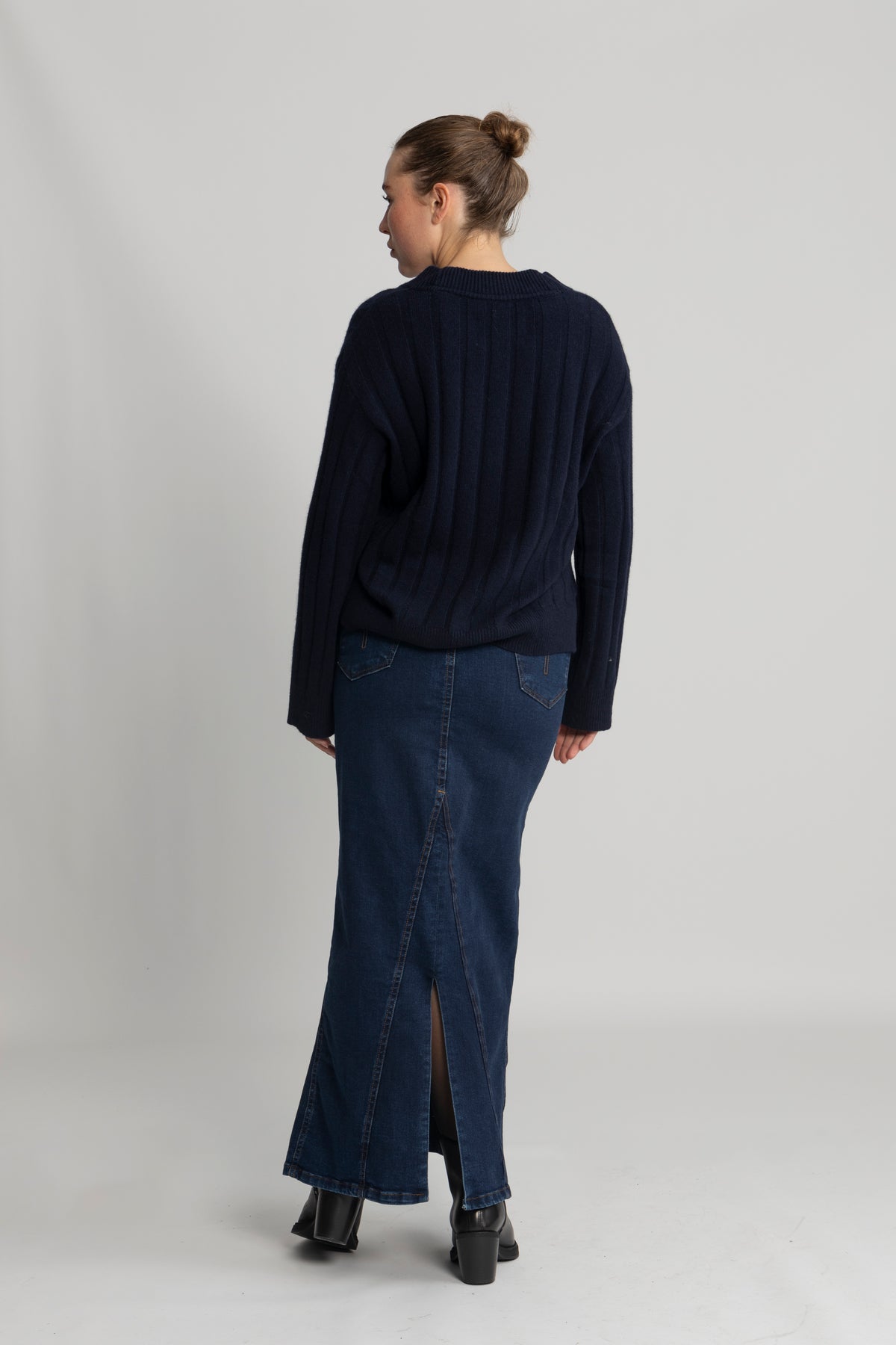 Wide Ribbed Wool V-Neck - Evening Blue