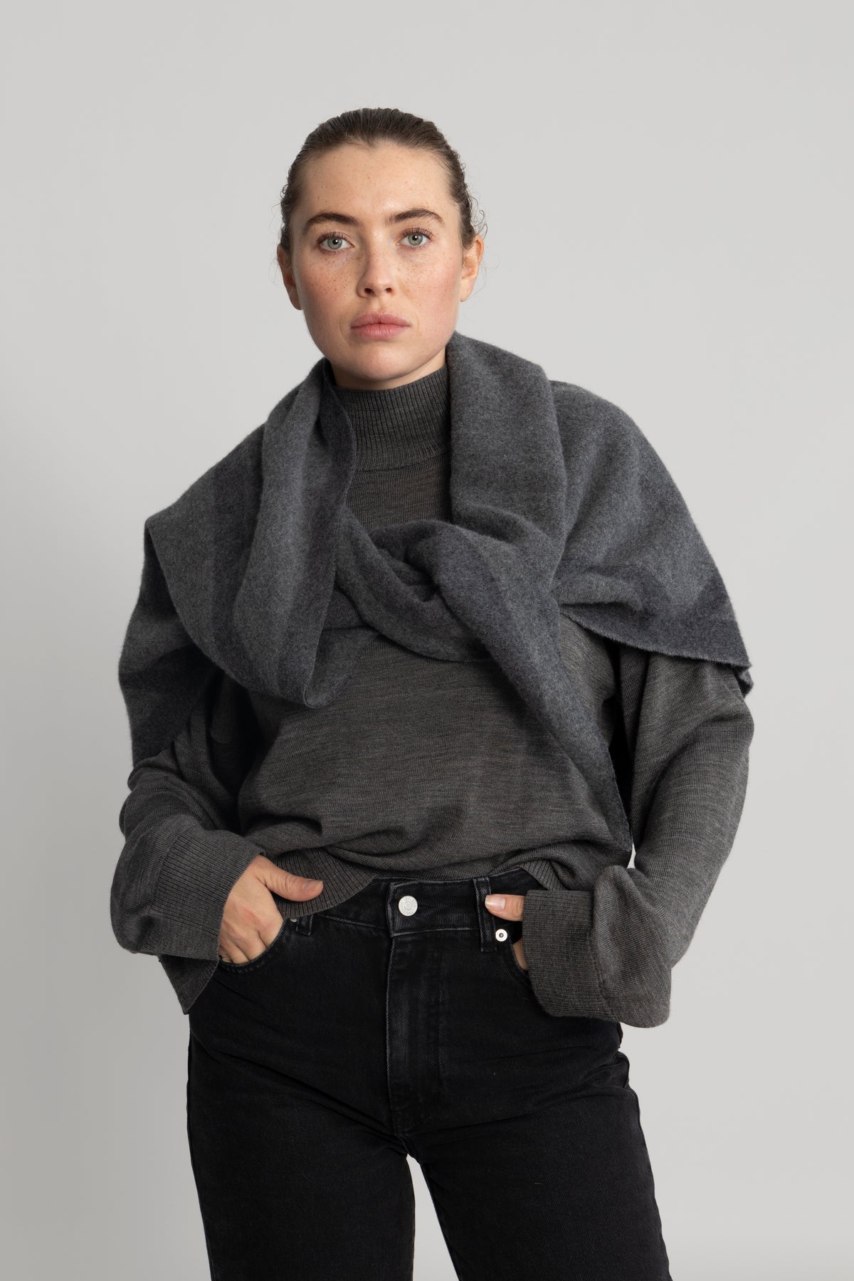Triangle Scarf Merino - Volcano / Dark Grey