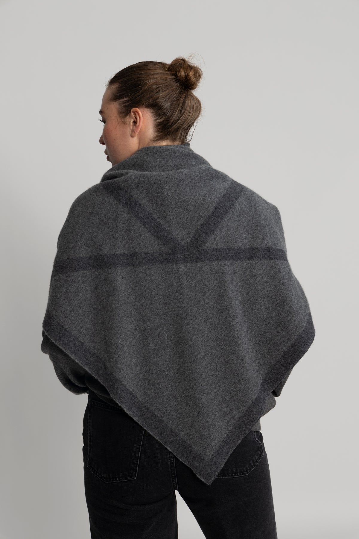 Triangle Scarf Merino - Volcano / Dark Grey