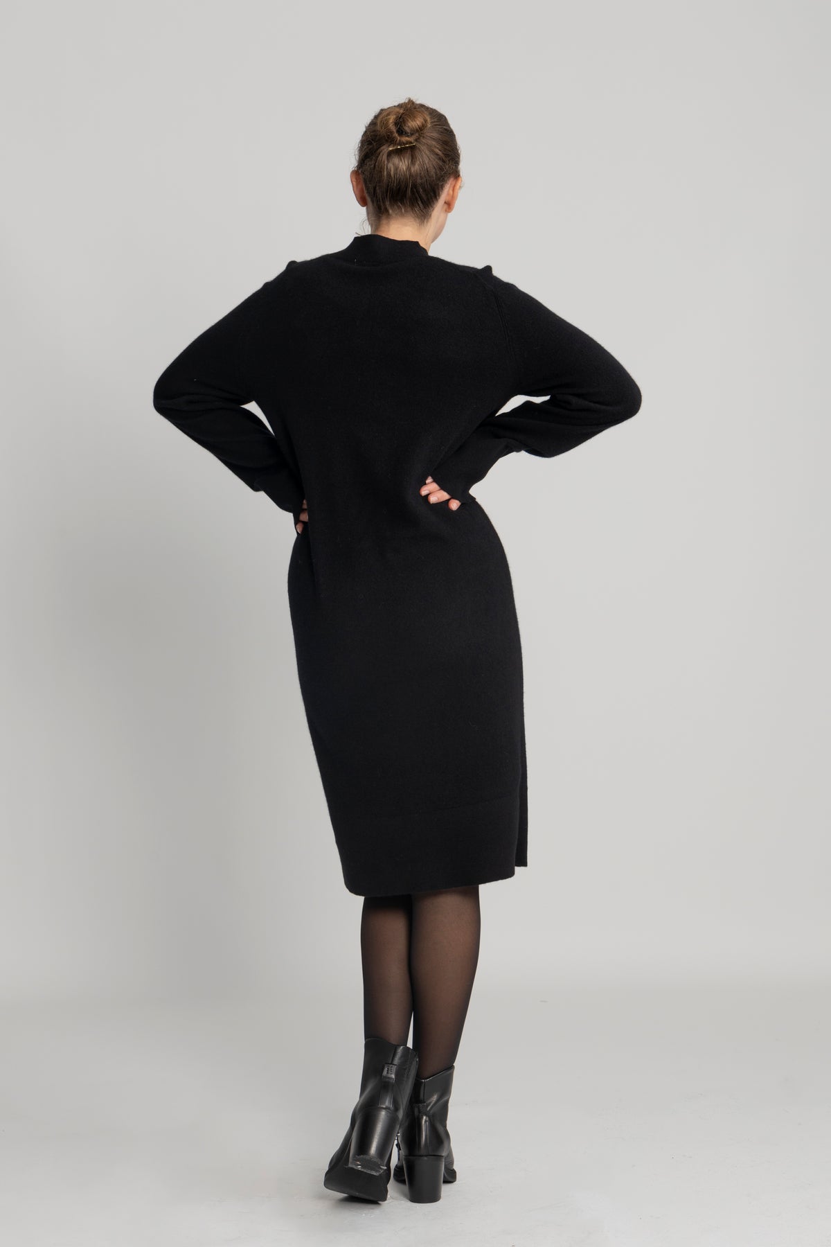 Yasemilie Ls Funnel Knit Dress - Svart
