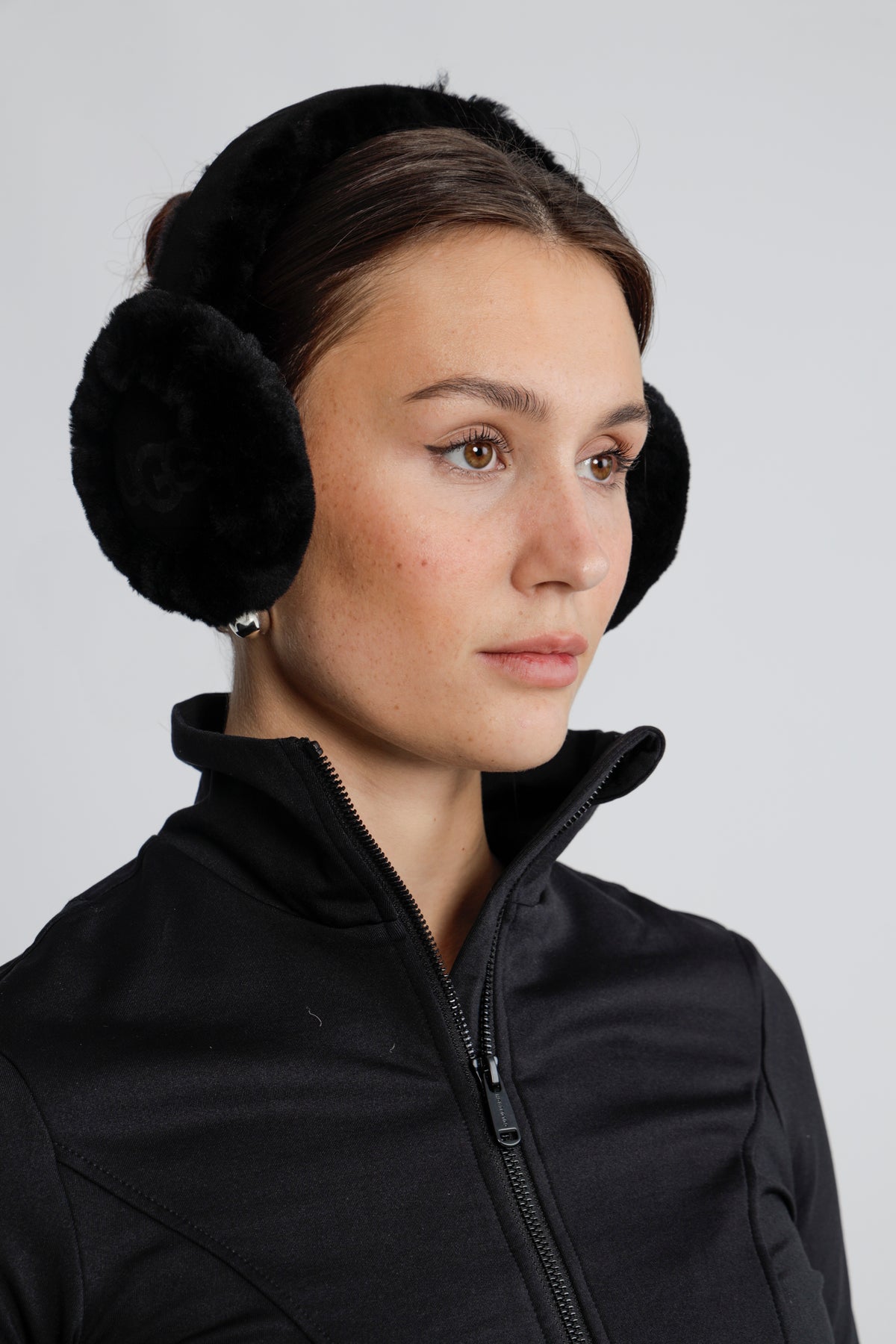 W Embroidered L Earmuffs - Svart