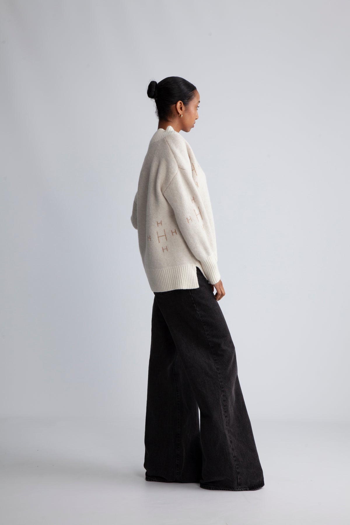 Fam V-Neck Sweater - White Alyssum