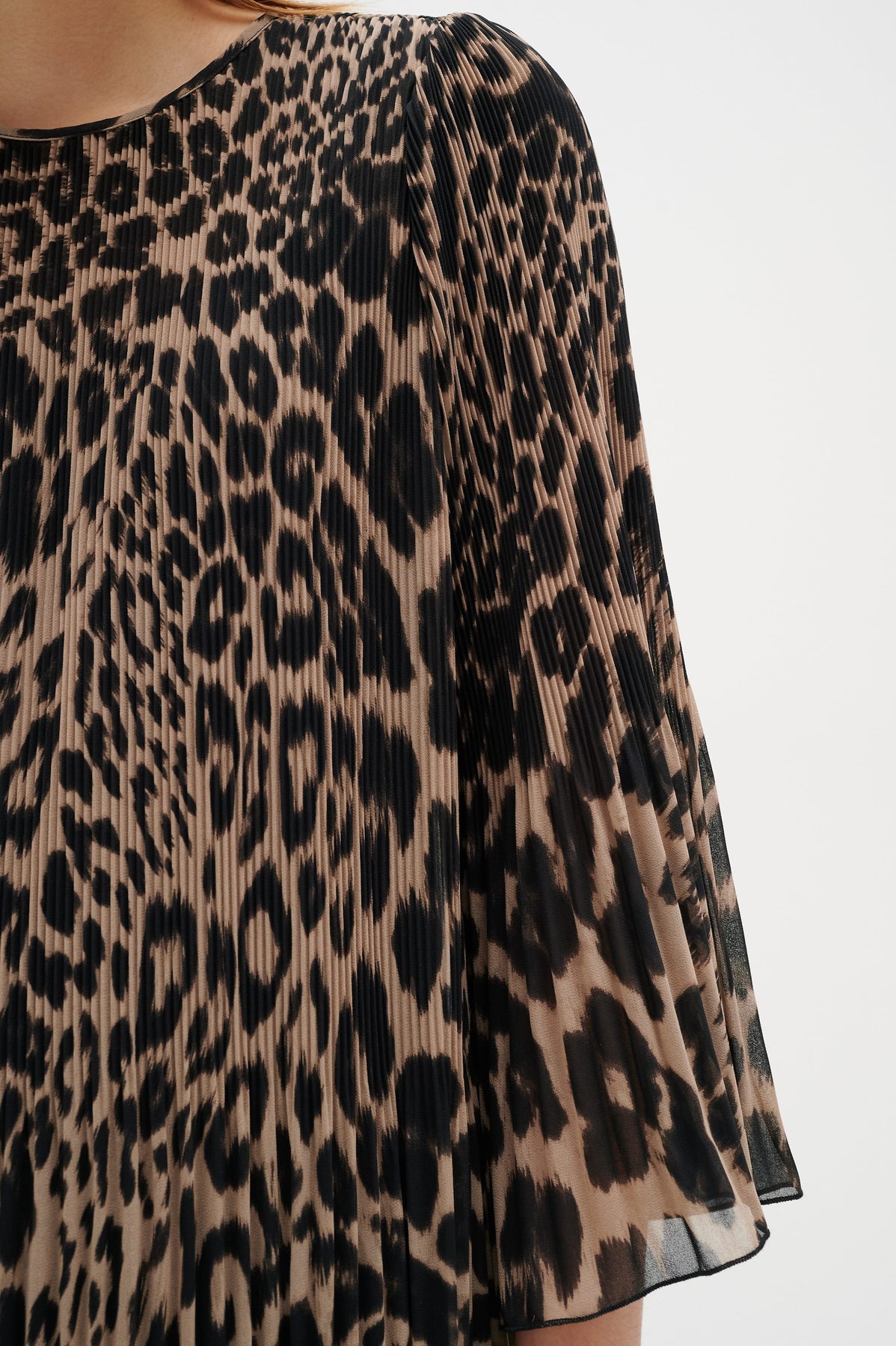 NesdraIW Dress - Natural Motion Leo
