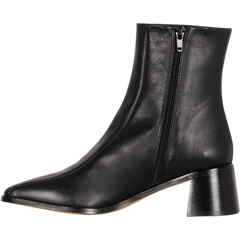 Pega - Black