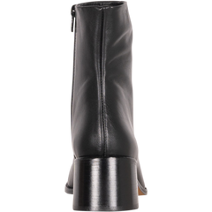 Pega - Black