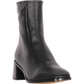 Pega - Black