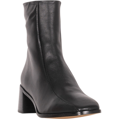Pega - Black