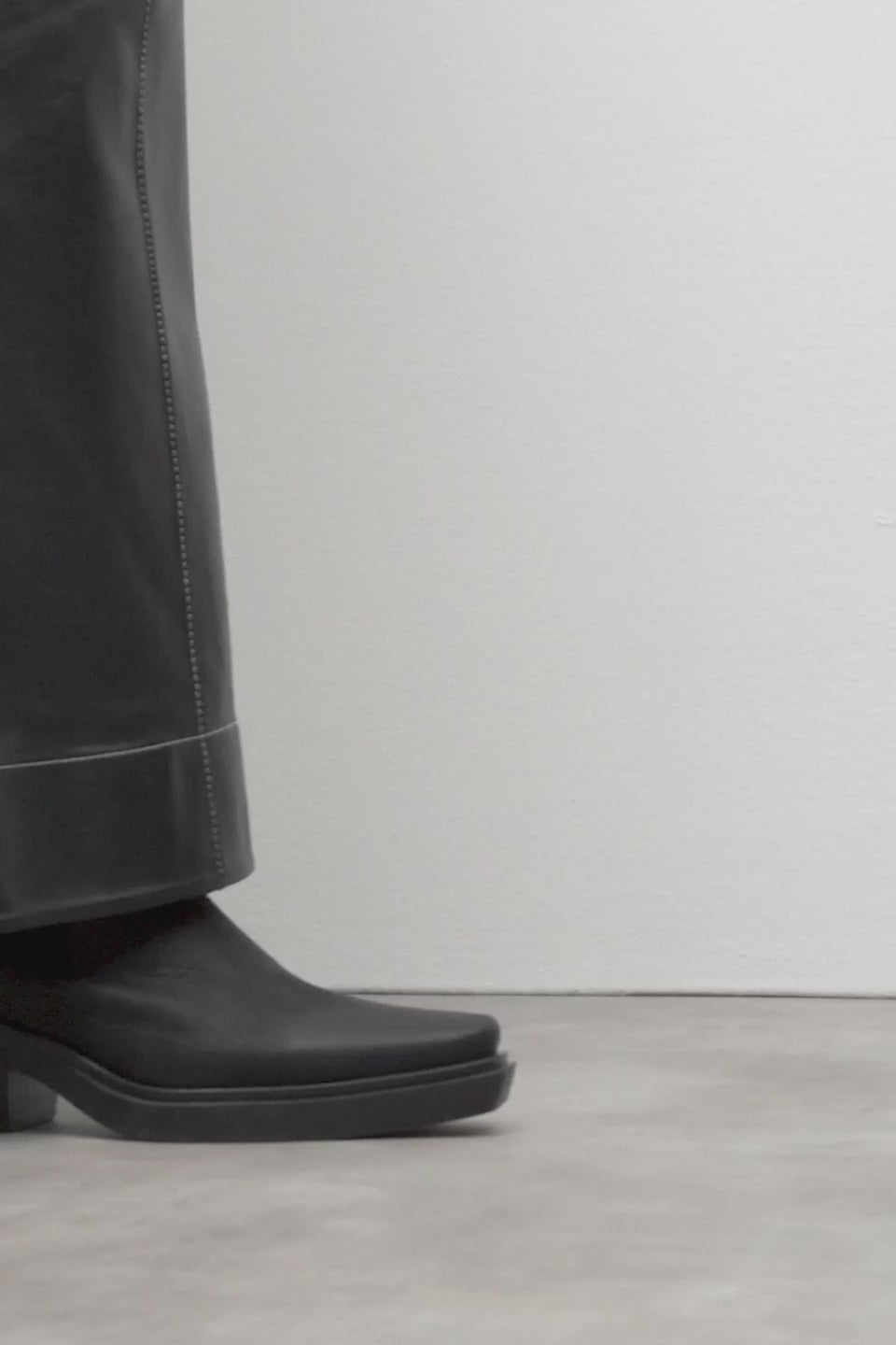 CPH236 Waxed Nabuc - Black