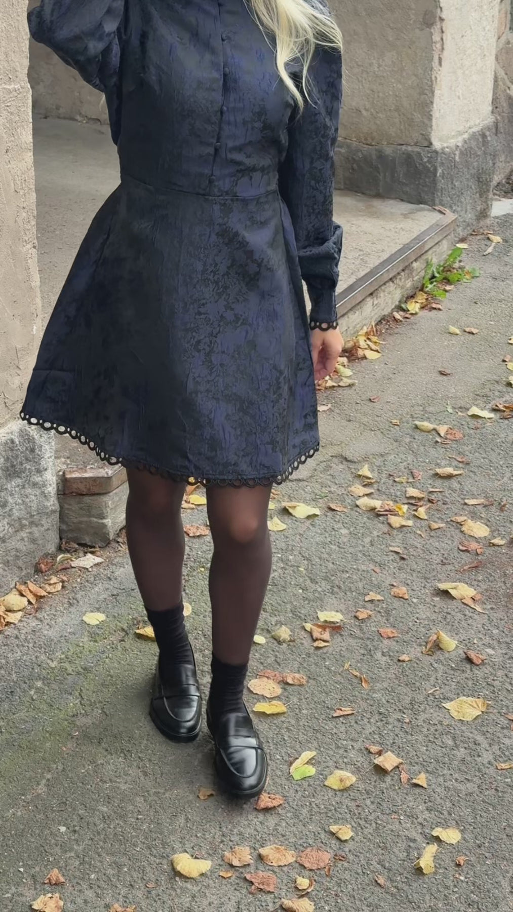 Bergine Brocade Pattern Dress - Mörkblå