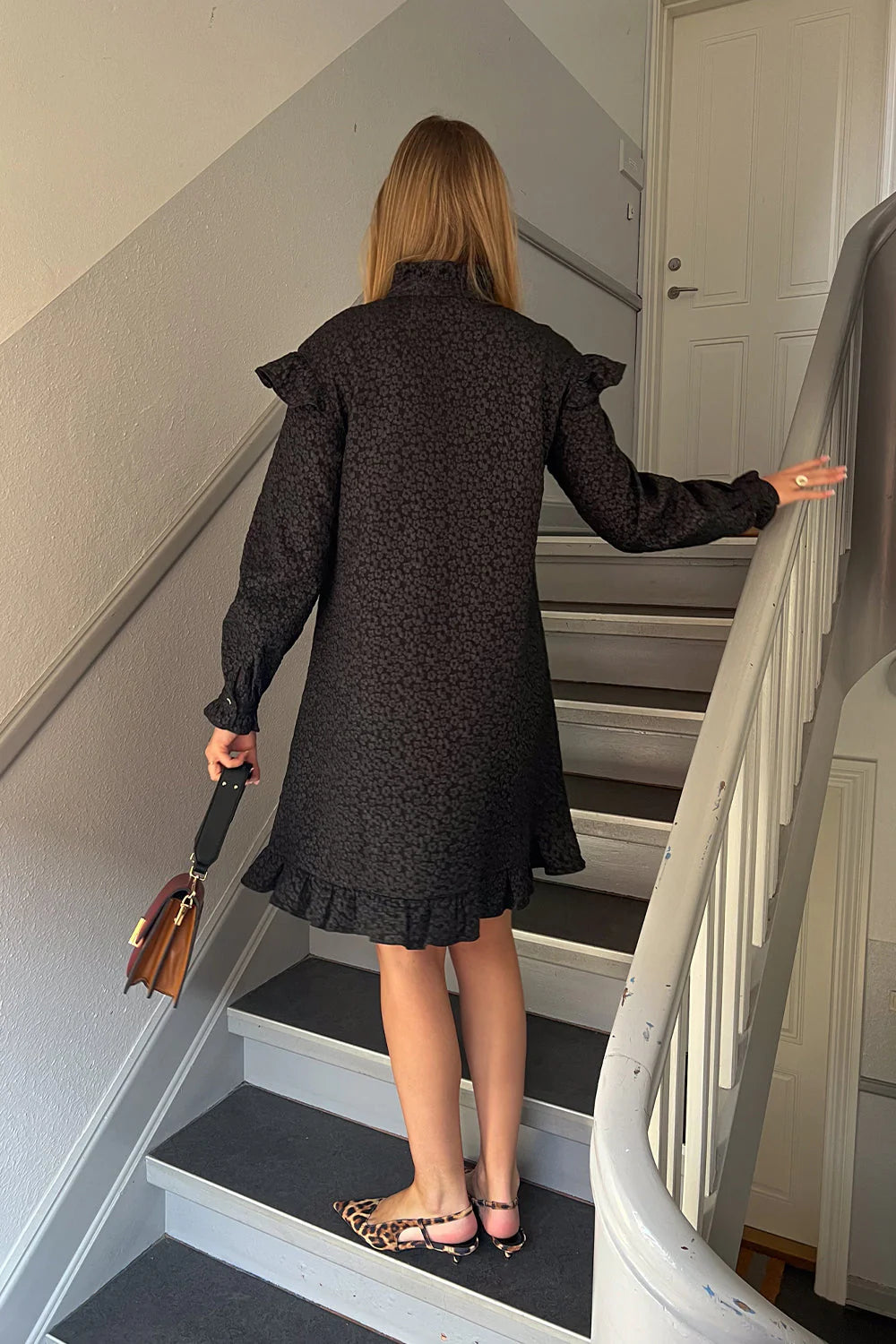 Reno Ruby Ruffle Dress - Svart
