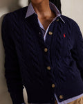 Kabelstickad kofta i ull och kashmir - Hunter Navy