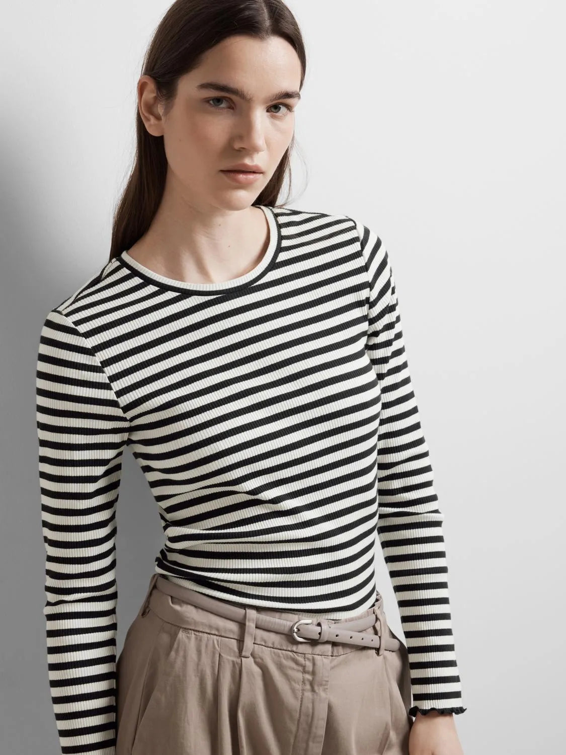 Anna Ls Crew Neck Tee Str  - Black W Snow White Stripes