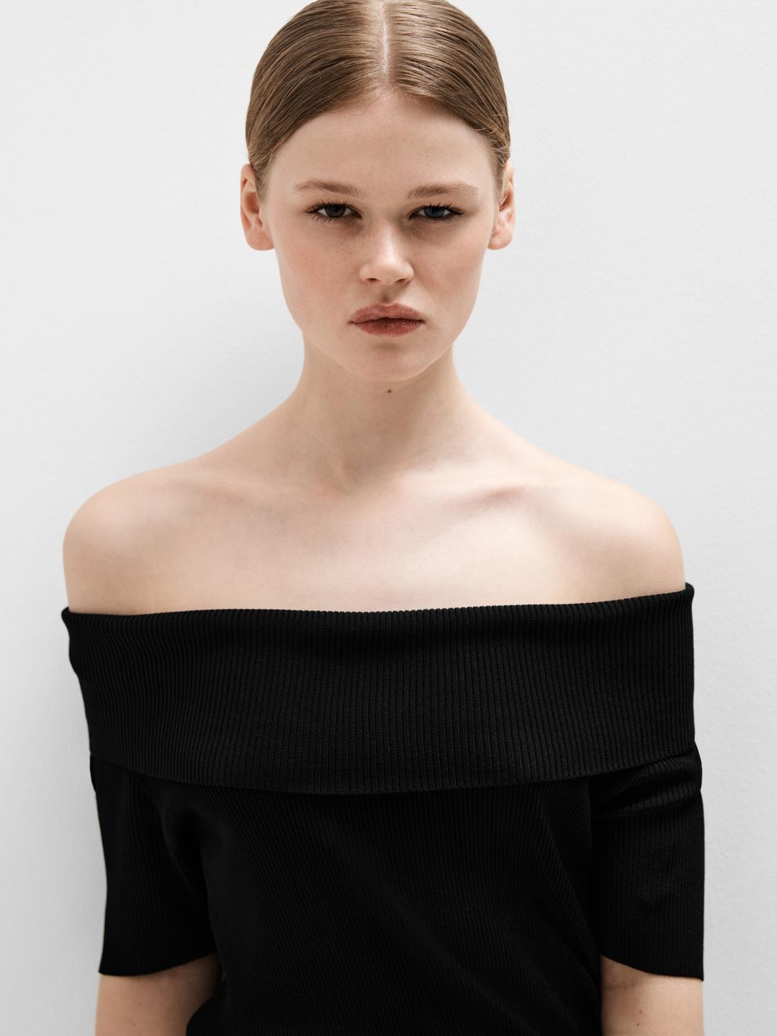 Caro Off Shoulder Knit - Svart