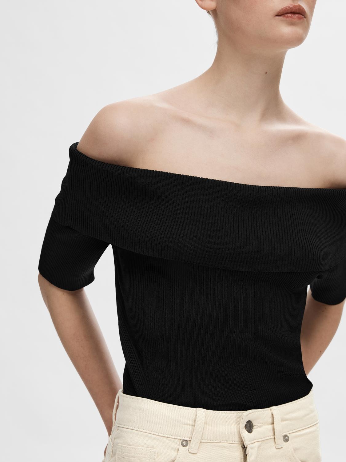 Caro Off Shoulder Knit - Svart