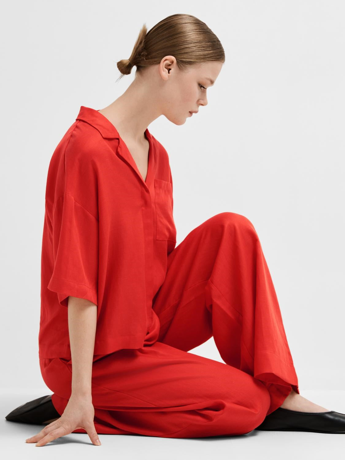Lyra 2/4 Boxy Revers Linen Shirt - Flame Scarlet