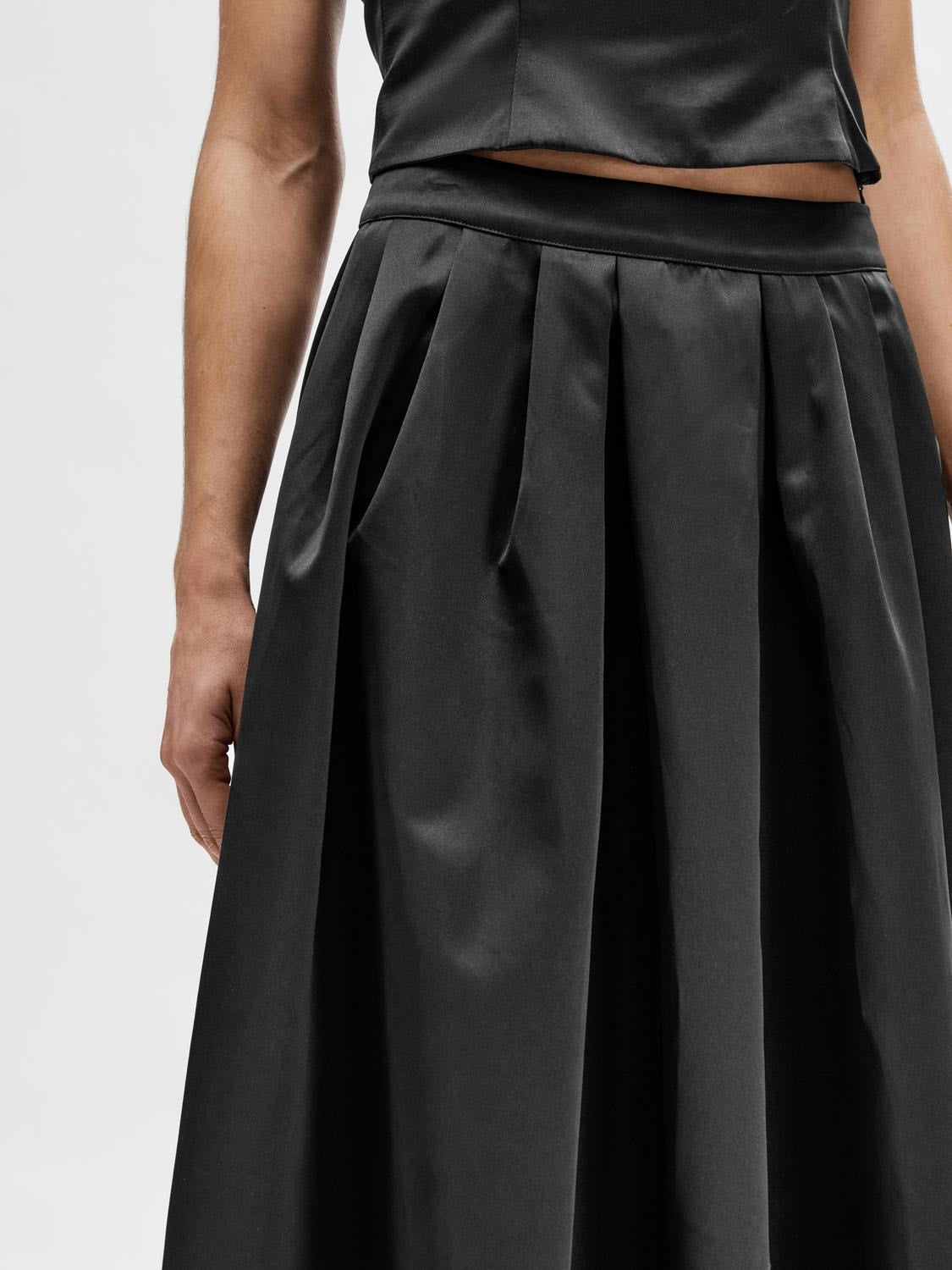 Aresia Hw Ankle Volume Skirt B - Black