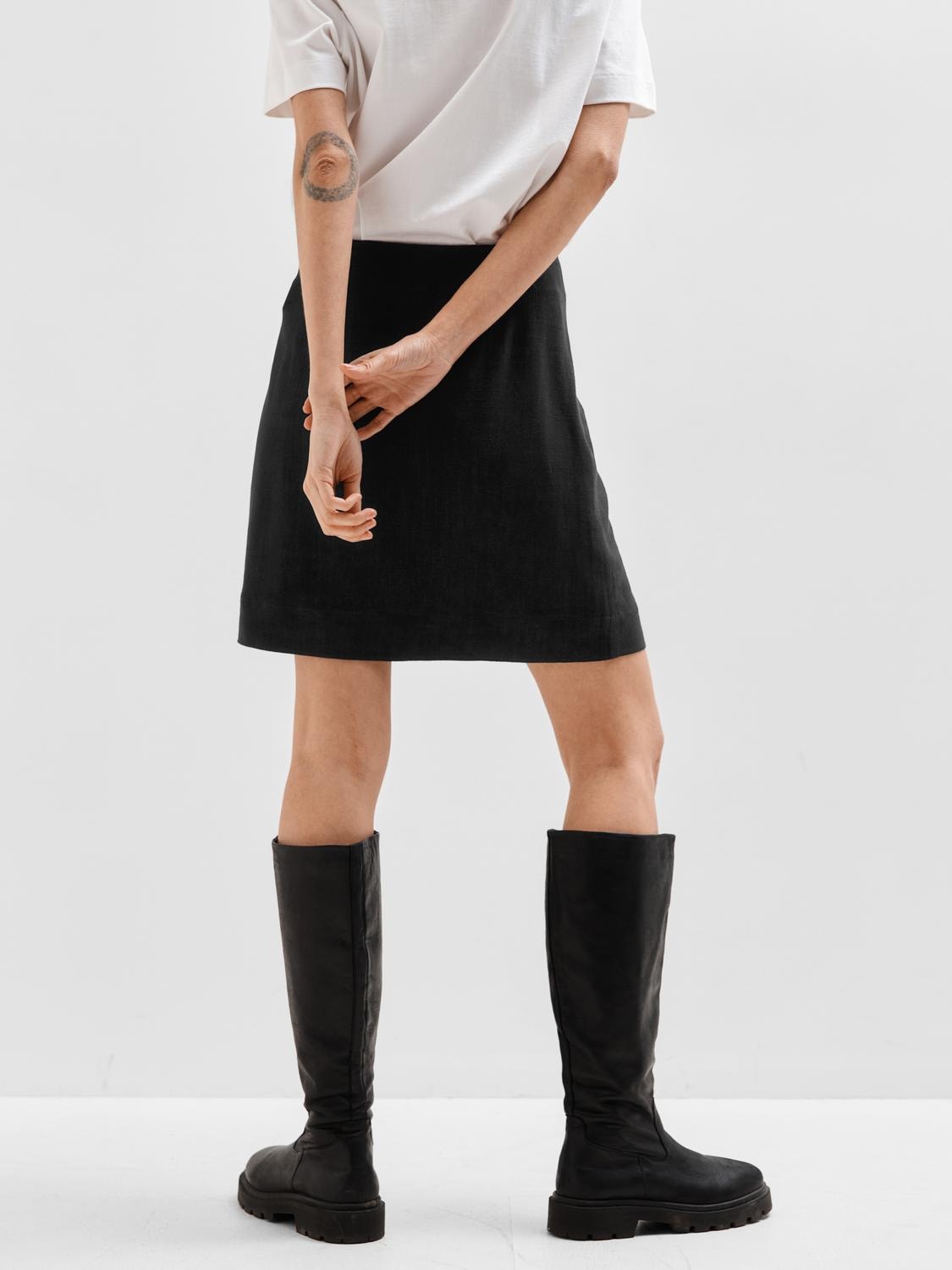 Viva Hw Short Skirt - Svart