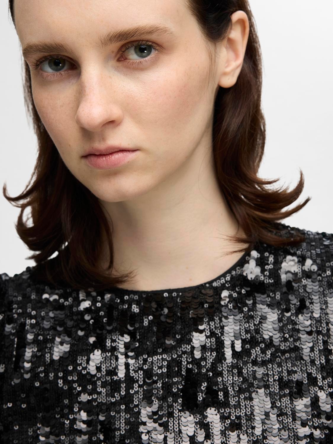 Ari-Colyn Ls Short Sequins Dress - Svart