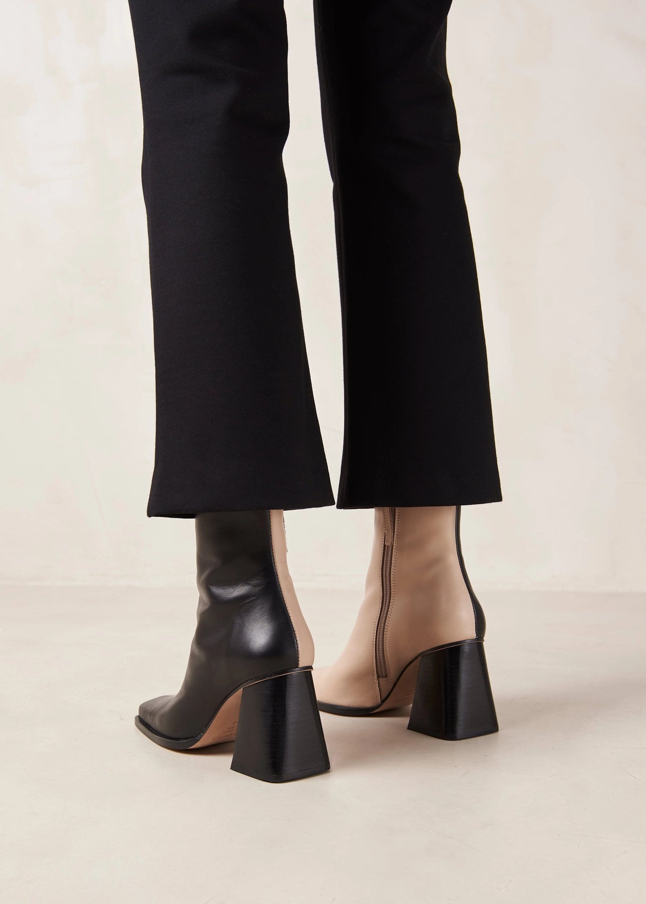 South Bicolor Leather Boot - Stone Beige Black