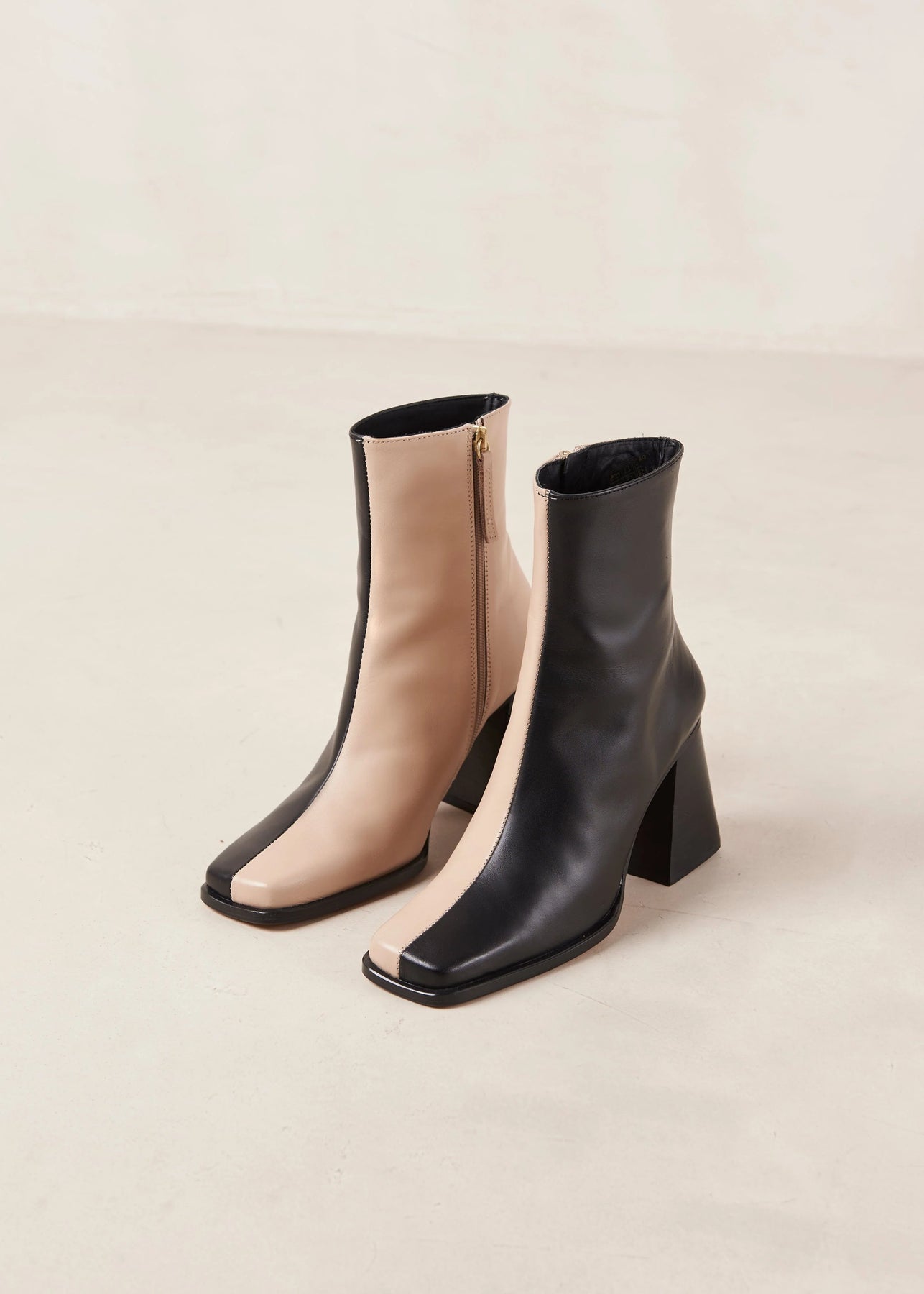 South Bicolor Leather Boot - Stone Beige Black