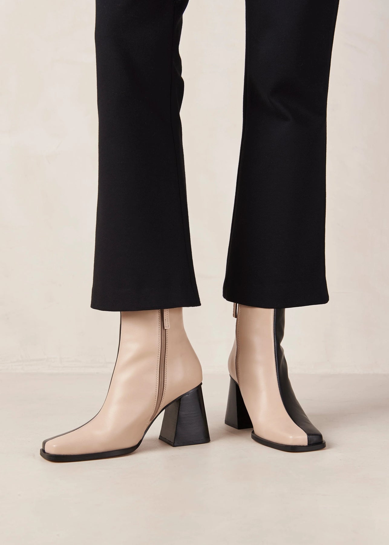 South Bicolor Leather Boot - Stone Beige Black